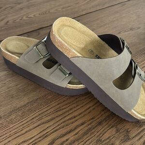 Cushionaire sandals